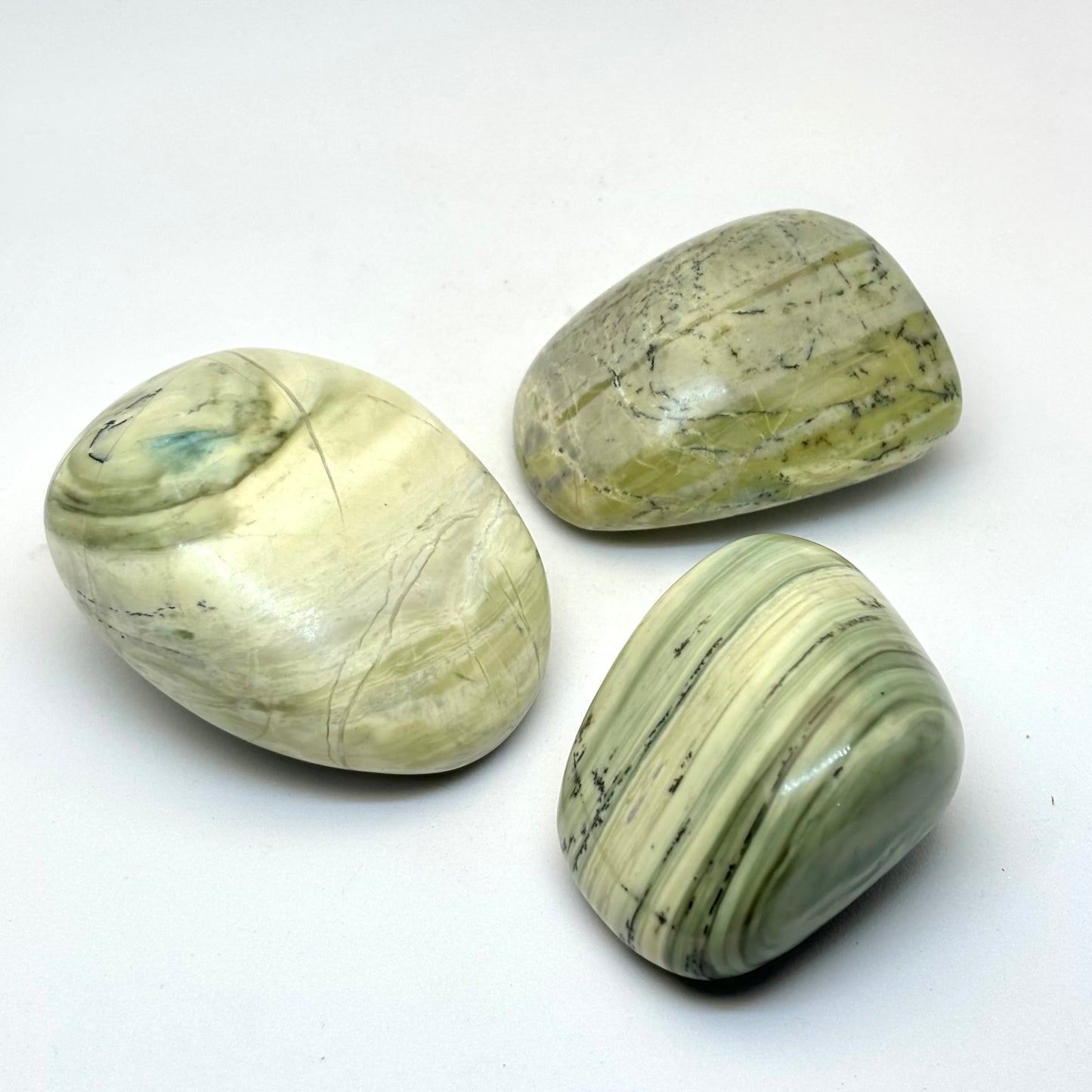 Butter jade Palmstone 6 cm Butter jade Palmstone 6 cm