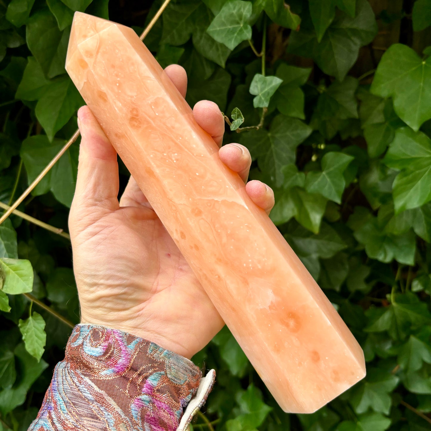 Orange kalcitobelisk - 22,5 cm Orange kalcitobelisk - 22,5 cm