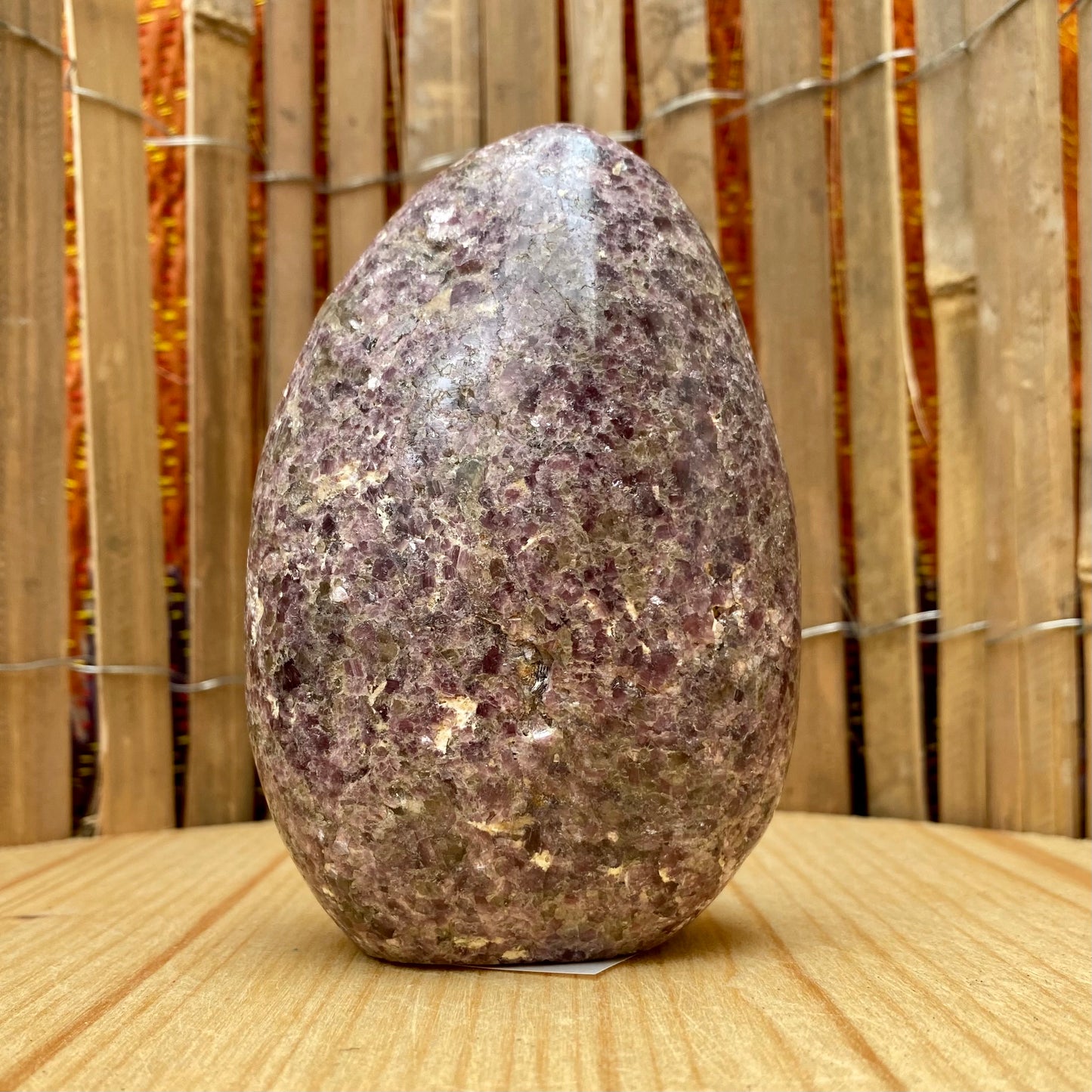 Lepidolite friform - 573 gram Lepidolite friform - 573 gram