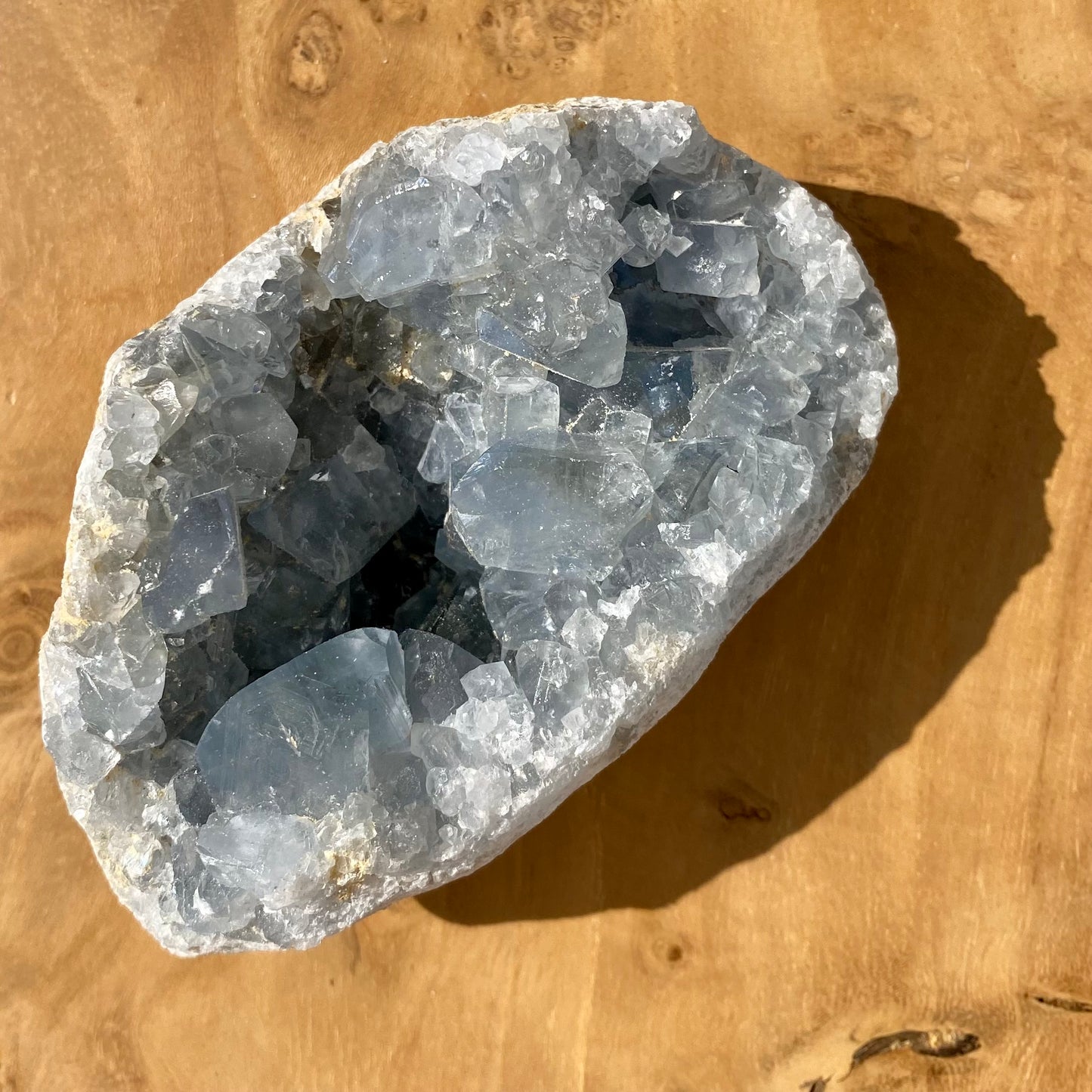 Celestite geode fragment 458 gram 10 cm Celestite geode fragment 458 gram 10 cm