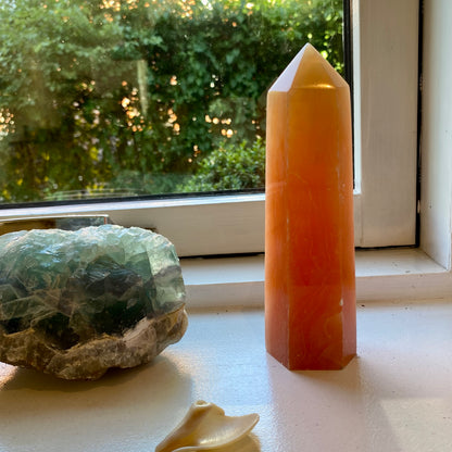 Orange kalcitobelisk - 18 cm