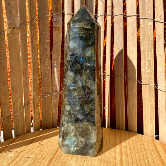 Billede af Labradorit obelisk / tårn 17 cm