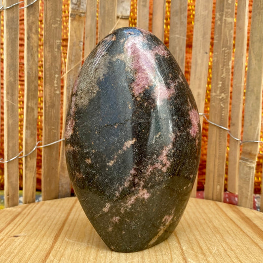 Billede af Rhodonite freeform - 13 cm