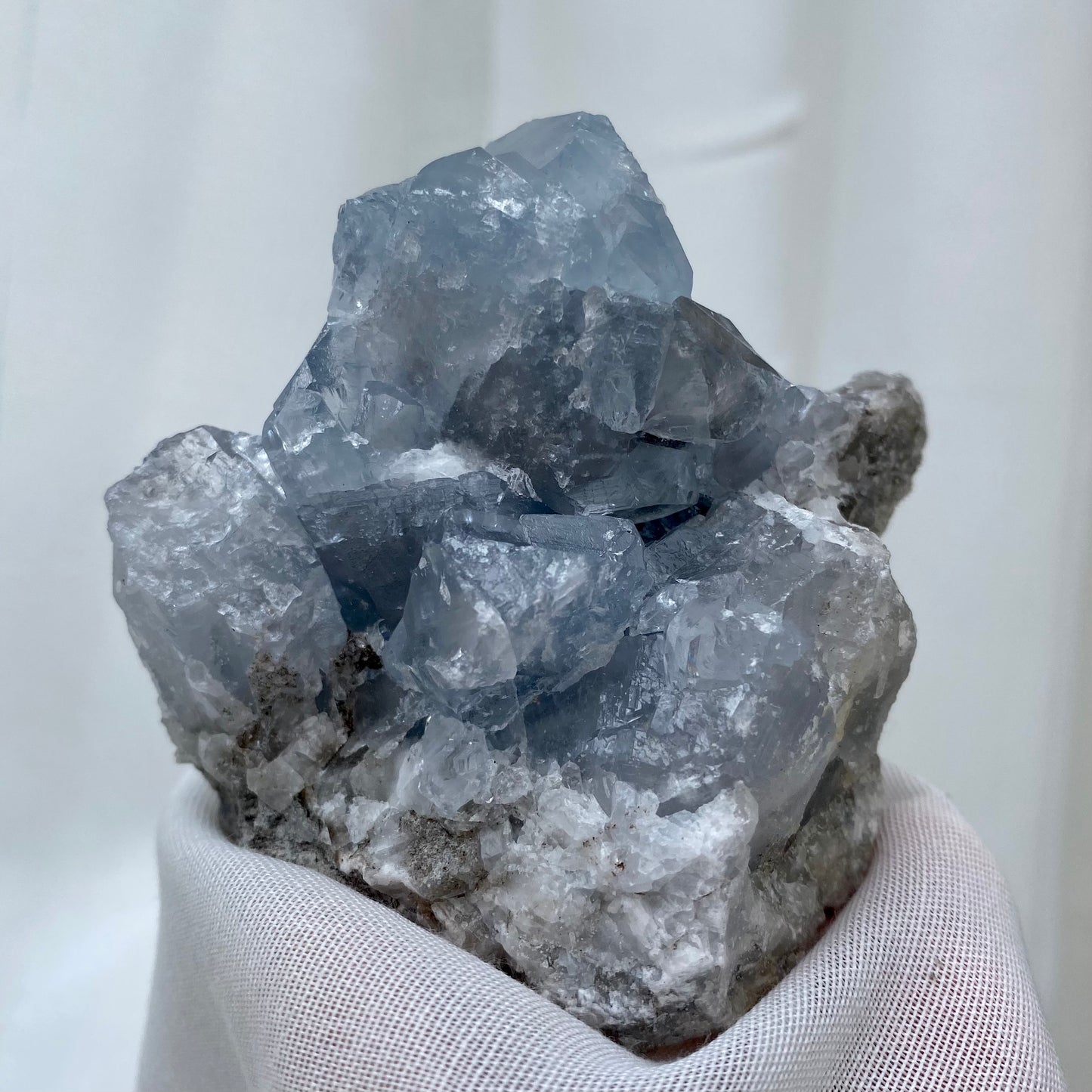 Celestite geode fragment 322 gram Celestite geode fragment 322 gram