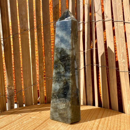 Billede af Labradorit obelisk / tårn 17 cm